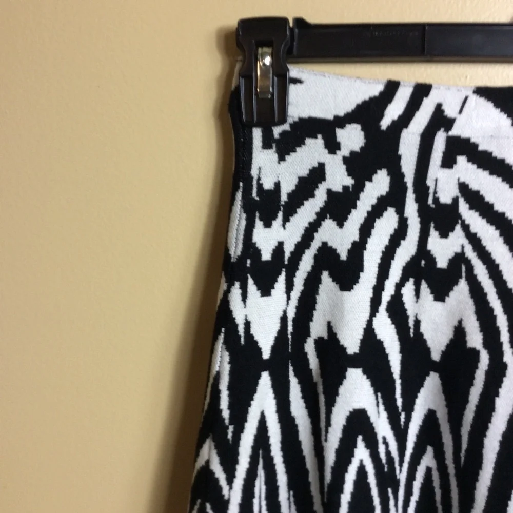 Siono stretch knit animal, print zebra skirt. Small.